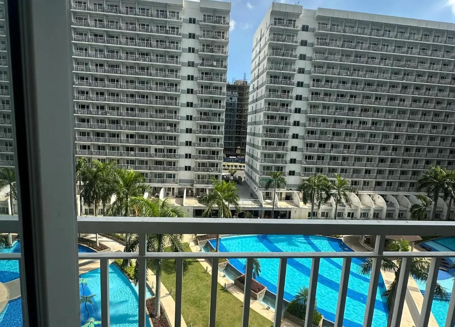 Shell Residences Pool View Manila