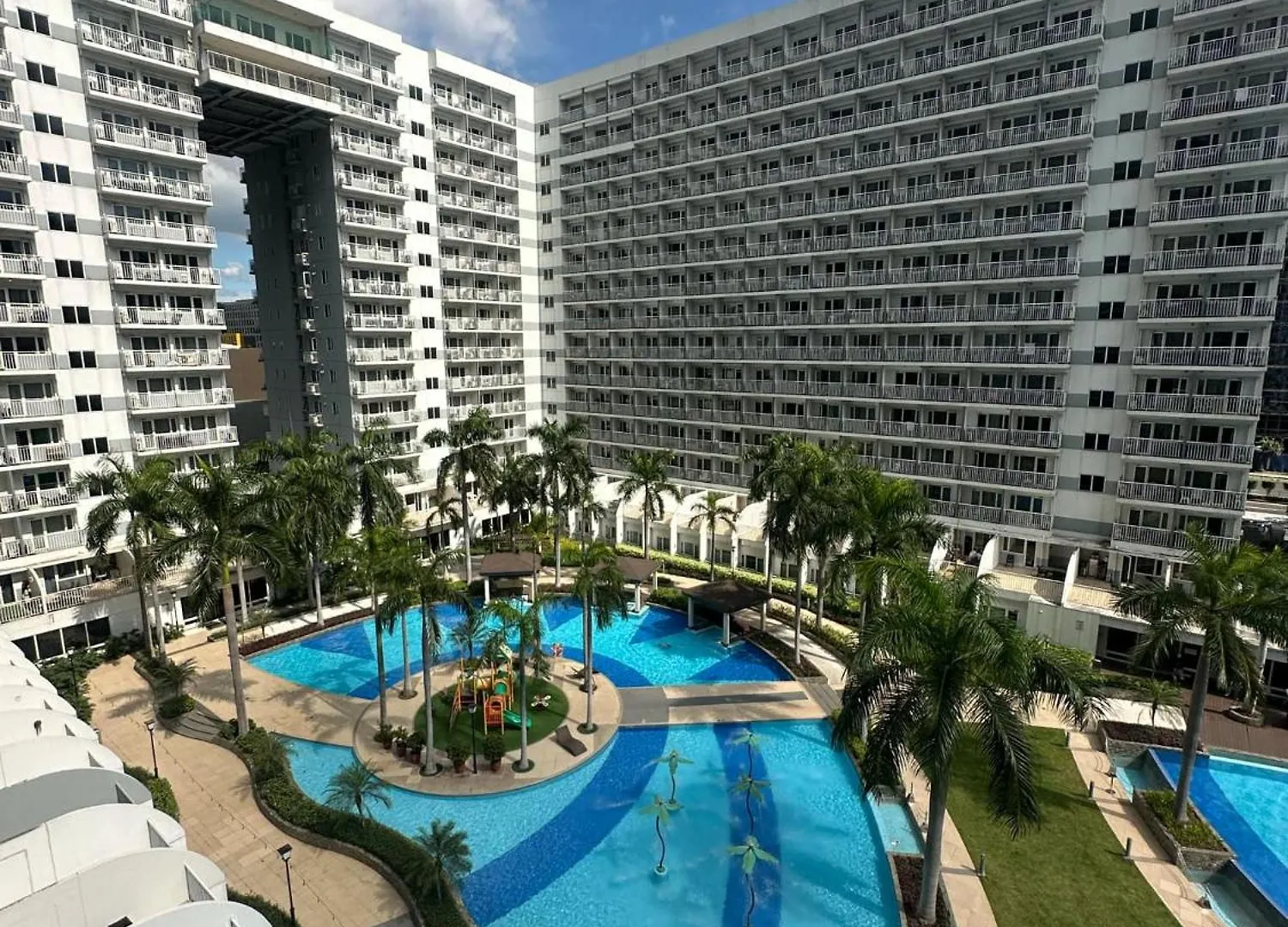 Apartment Shell Residences Pool View Manila